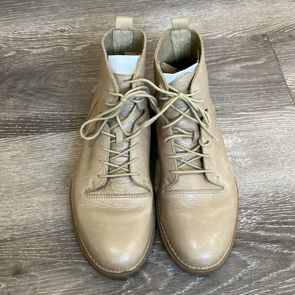 Clarks - Picture 16 of 17